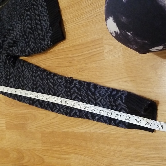 🌸2 for $15🌸 Hollister Tide Beach Sweater - Picture 6 of 10